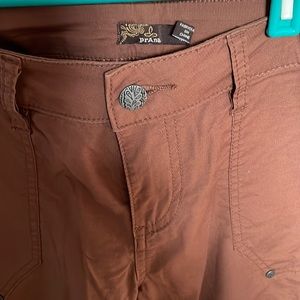 Prana Ladies Bermuda Shorts, Excellent condition, brown, size 4, fits like a 6